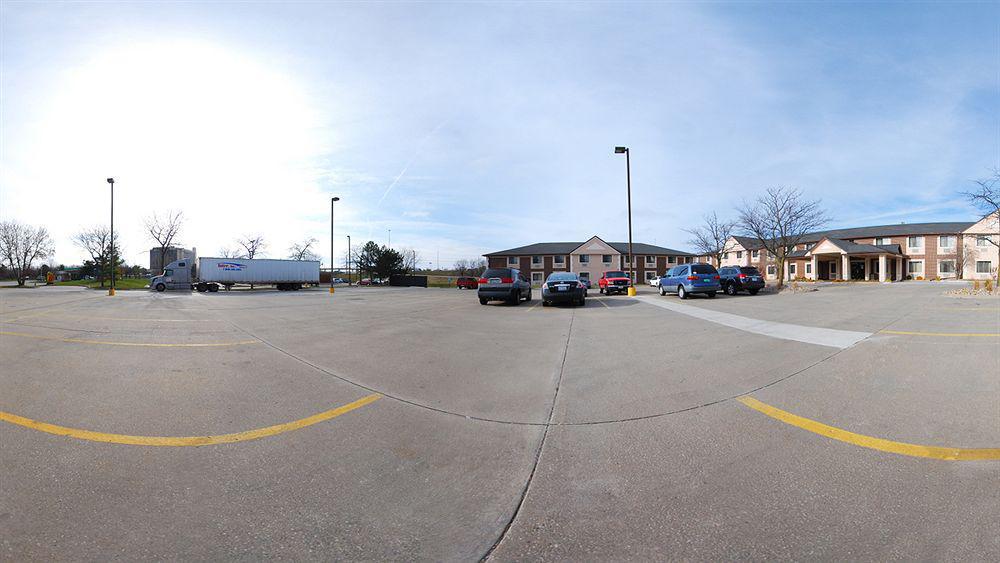 Motel Super 8 By Wyndham Clive Ia Extérieur photo