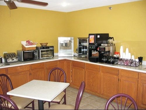 Motel Super 8 By Wyndham Clive Ia Extérieur photo